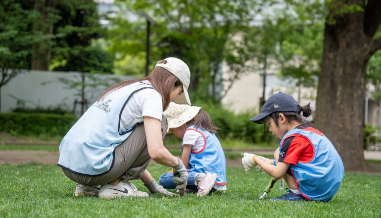 黎明橋公園の雑草取り